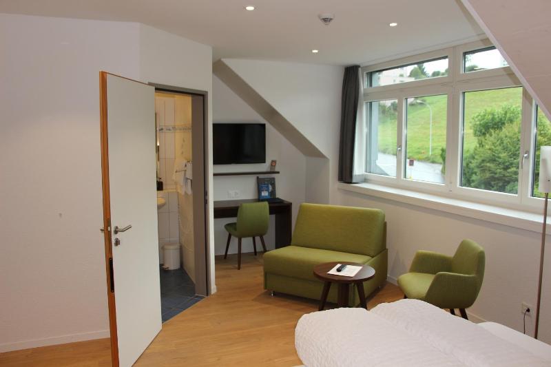 Twin Room with Private Bathroom image 1