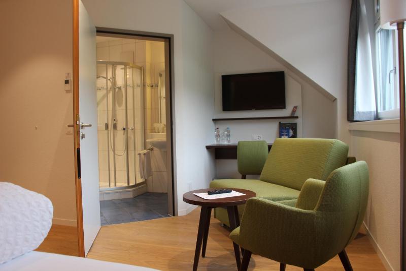 Twin Room with Private Bathroom image 3