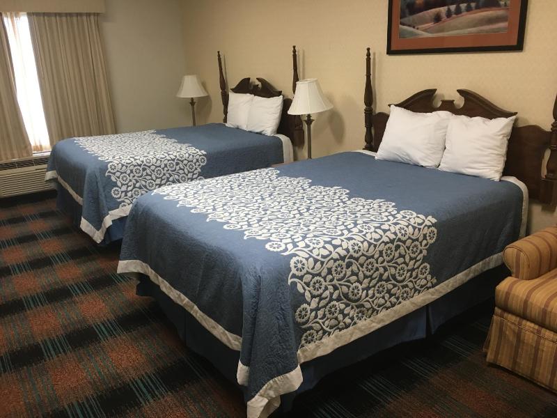 One-Bedroom King Suite with Two Double Beds - Non-Smoking image 2