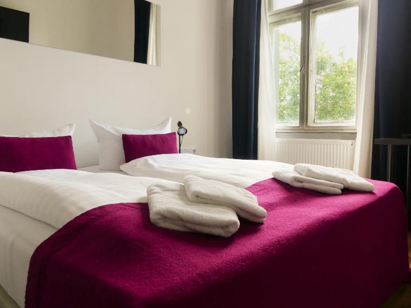 Standard Twin Room image 2