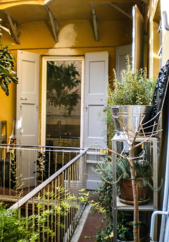 Double Room with Balcony and Private Bathroom image 3