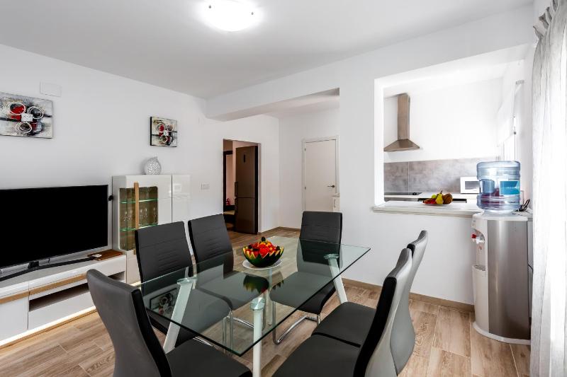 Sonrisa Apartments - image 40