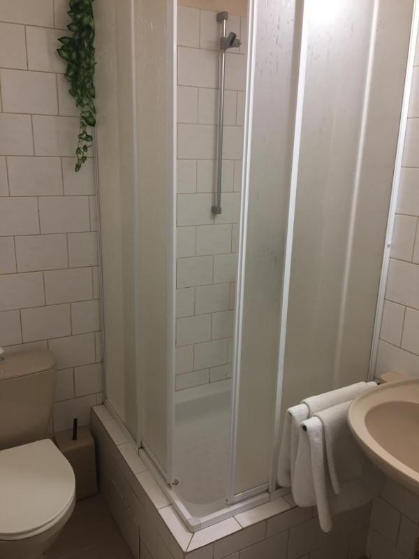 Standard Triple Room image 2