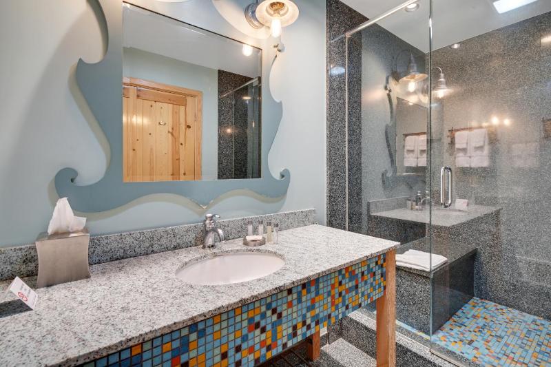 King Suite with Pool View image 4