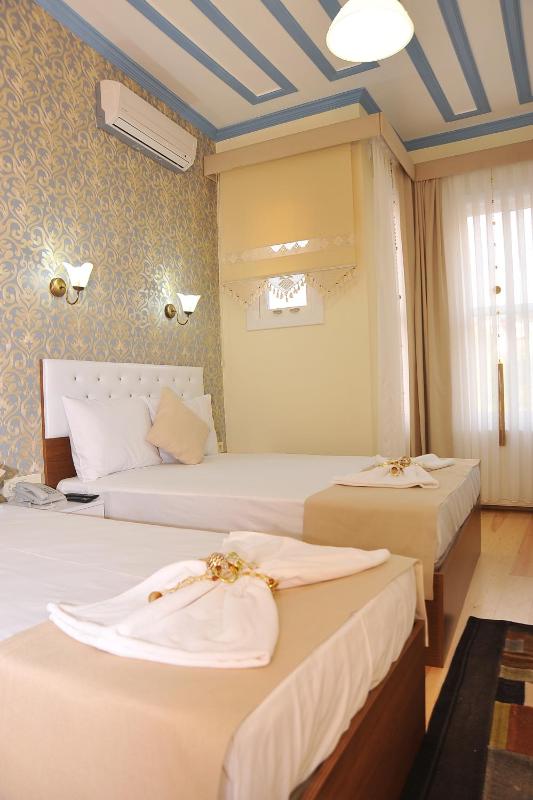 Standard Triple Room image 2