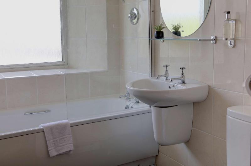 Standard Single Room image 4
