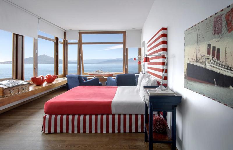 Superior Corner with Sea View image 1