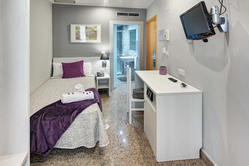 Single Room image 1