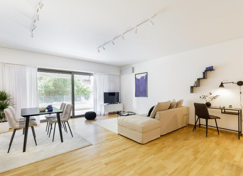 One-Bedroom Apartment image 3