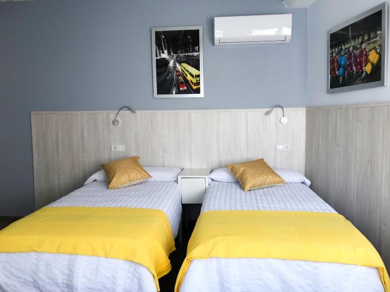 Deluxe Double Room with Balcony image 4
