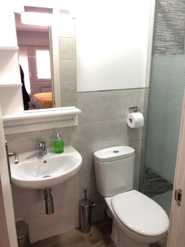 Twin Room image 3