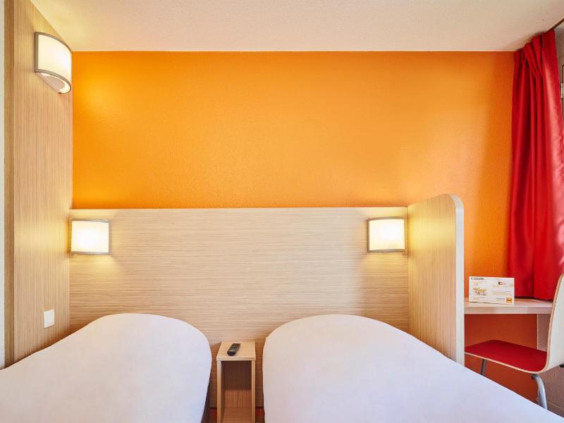 Double Room with 2 Single Beds image 1