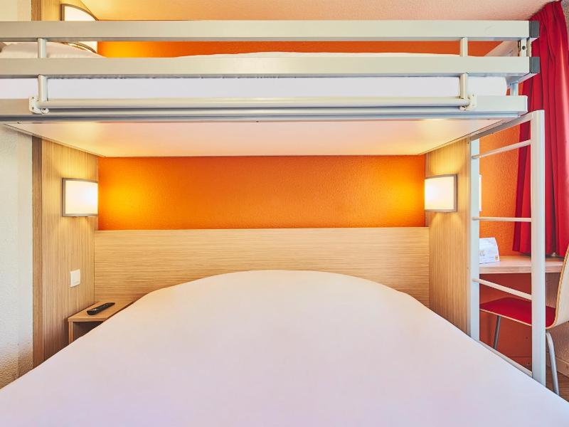 Triple Room (1 Double Bed + 1 Single Bed) image 2
