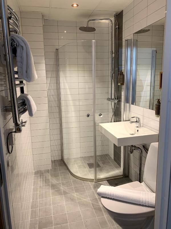 Standard Twin Room image 2