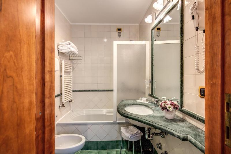 Superior Double Room image 2