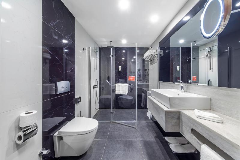 Executive Suite with Sea View image 2