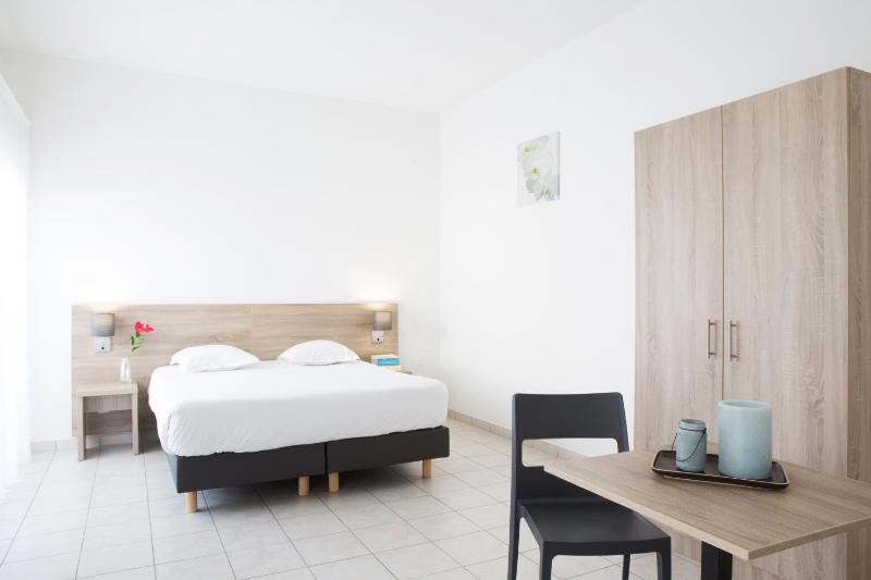 Studio Apartment image 4