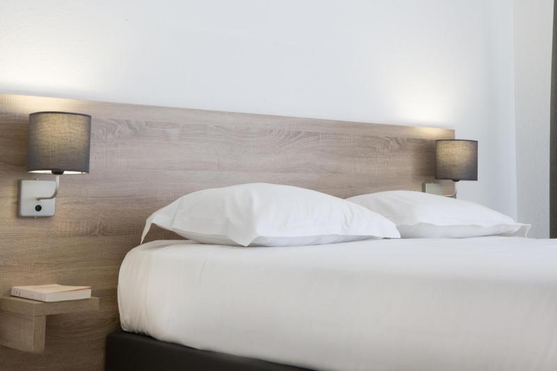 Studio Apartment image 3