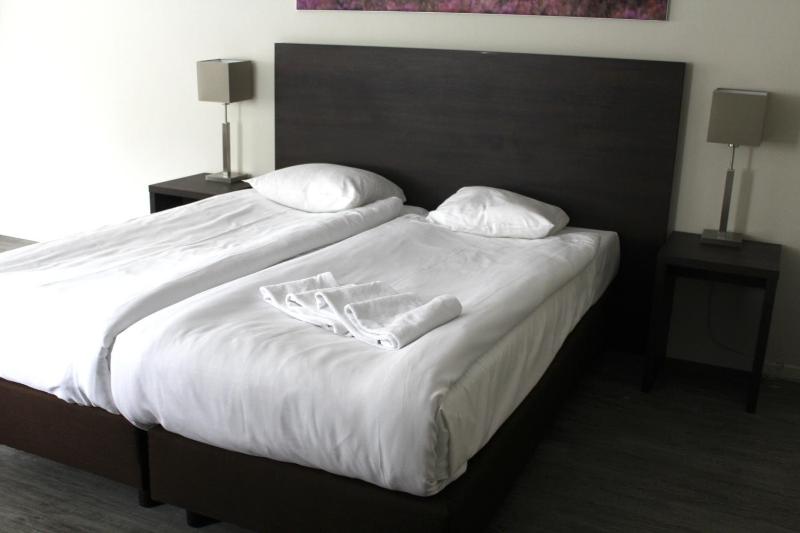 Large Double Room image 2