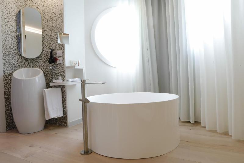 Deluxe Junior Suite image 4