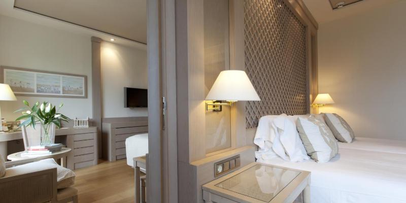 Family Room (2 Adults + 2 Children) image 2