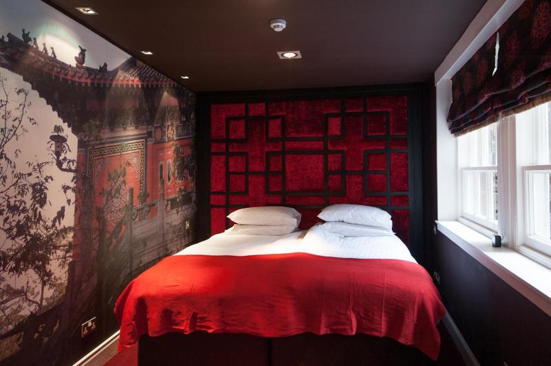 Three-Bedroom Apartment - 12A Carlton Terrace image 3