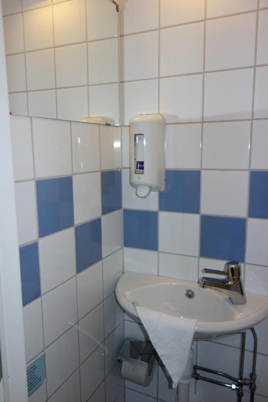 Twin Room with Private Toilet image 3