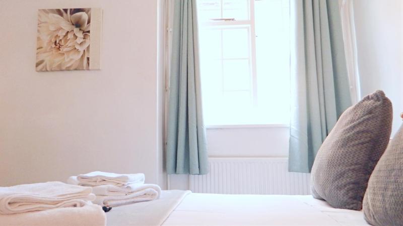 Double Room image 3