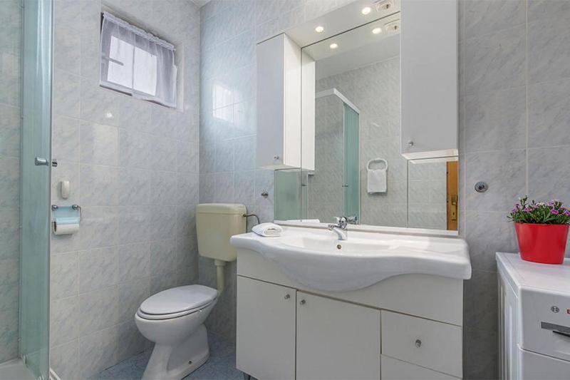 One-Bedroom Apartment with Terrace image 3