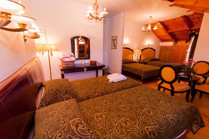 Quadruple Room image 2