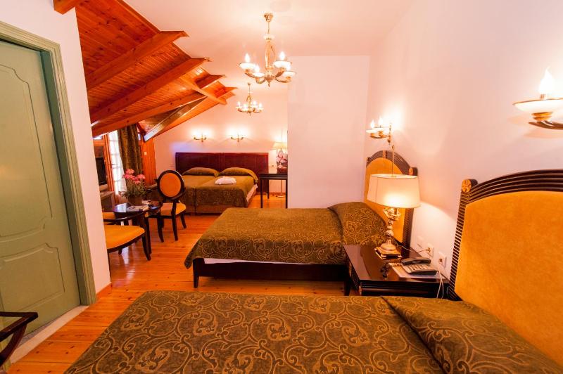 Quadruple Room image 3