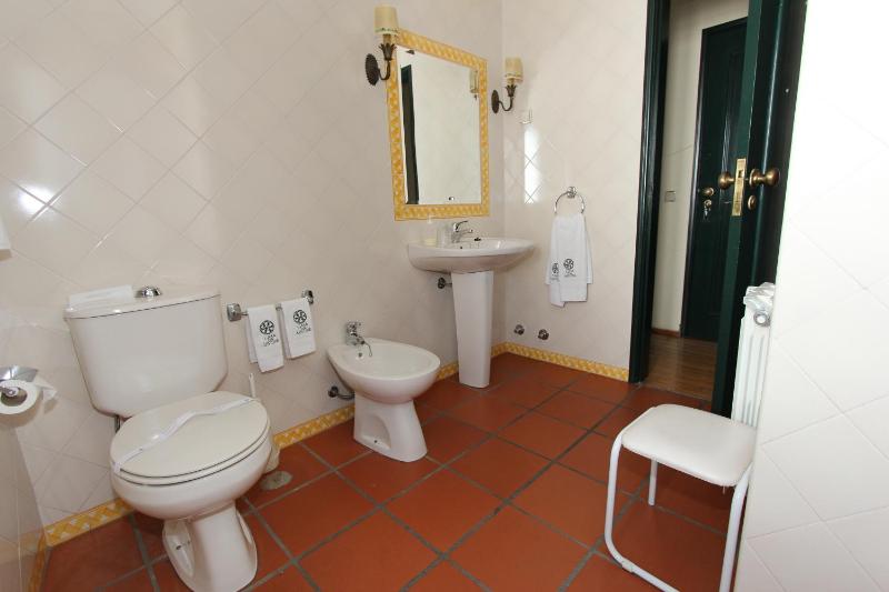 Double Room image 4
