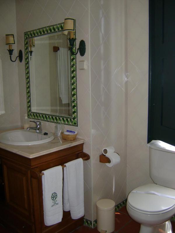 Twin Room with Mountain View image 2
