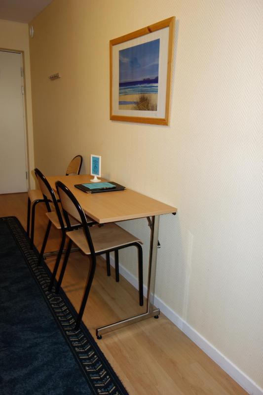 Economy Quadruple Room with Shared Bathroom image 3