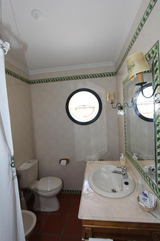 Twin Room with Mountain View image 3