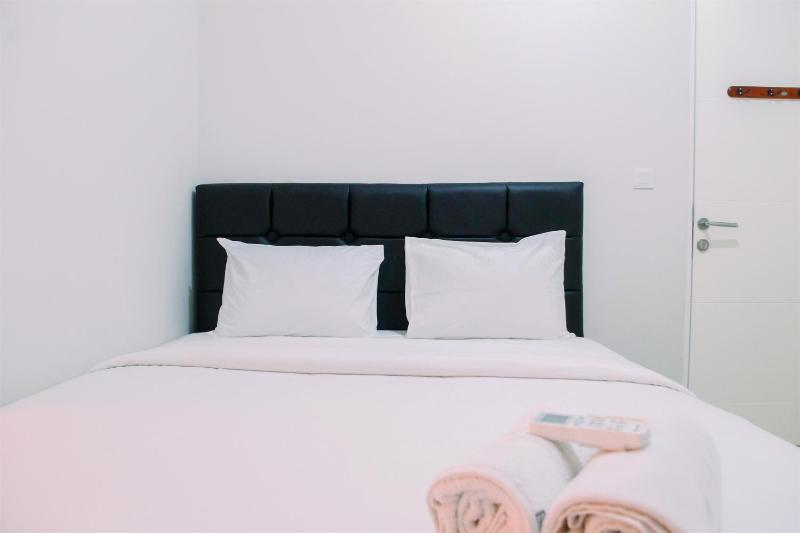 Nice 2BR at Springlake Summarecon Bekasi Apartment By Travelio - image 11