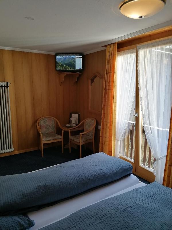 Petit Helvetia Budget Hotel - image 10