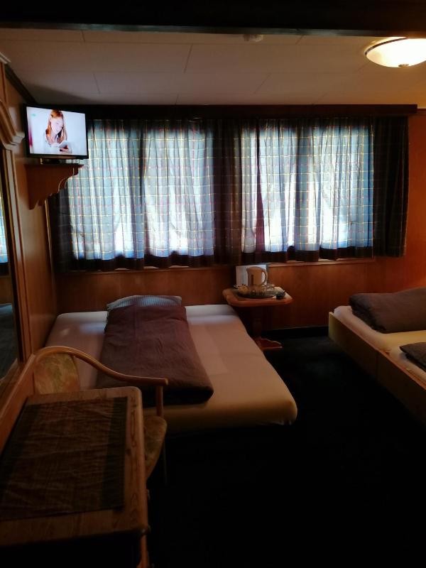 Petit Helvetia Budget Hotel - image 4