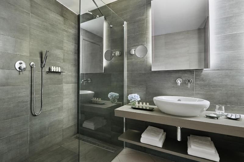 Double or Twin Room with Side Sea View and Spa Access image 2