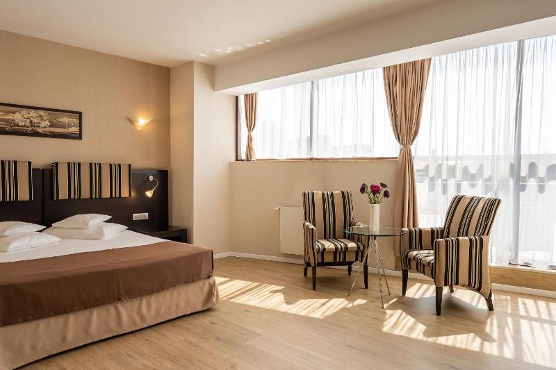 Junior Suite with Terrace image 1