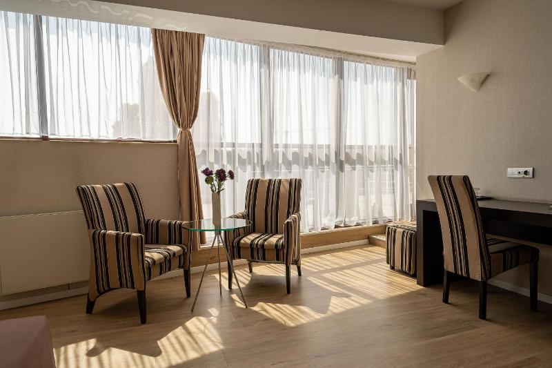 Junior Suite with Terrace image 4