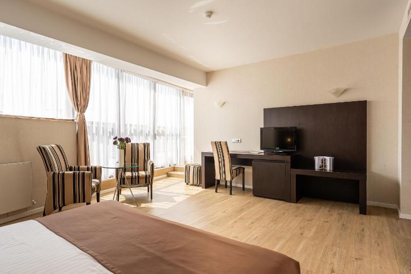 Junior Suite with Terrace image 3