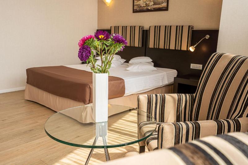 Junior Suite with Terrace image 2