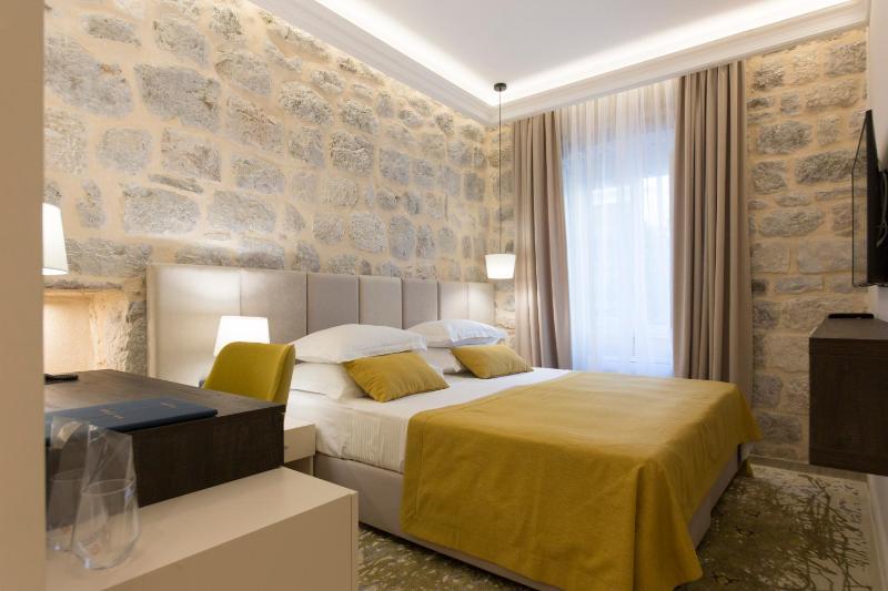 Standard Double Room image 3