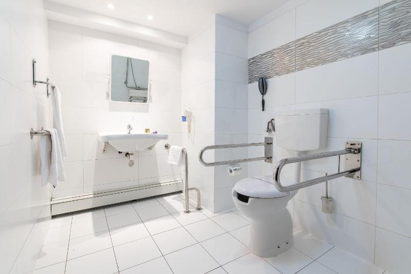 Twin Room - Disability Access image 4