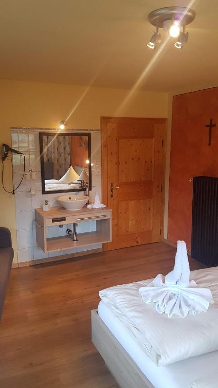 Double Room with Private Bathroom image 3