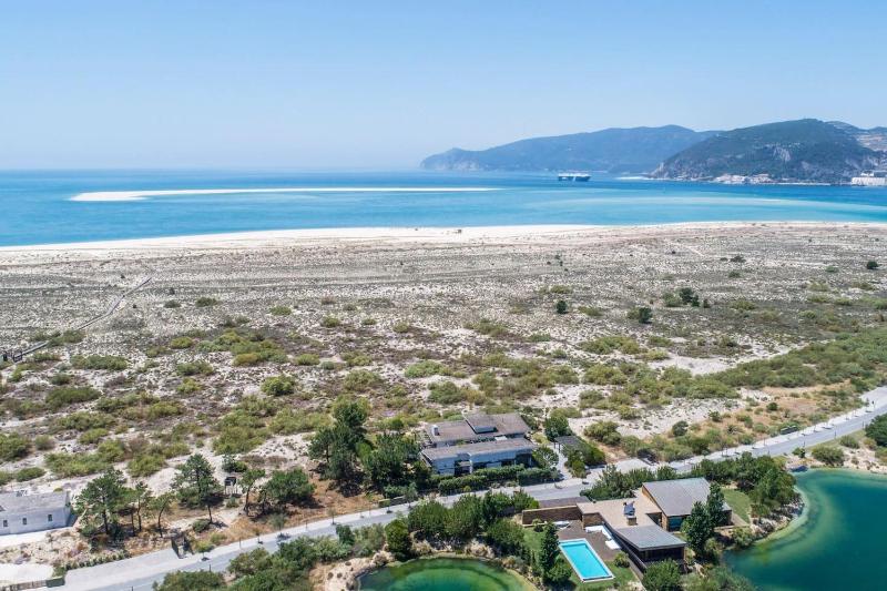 Villa - Beach Front image 4
