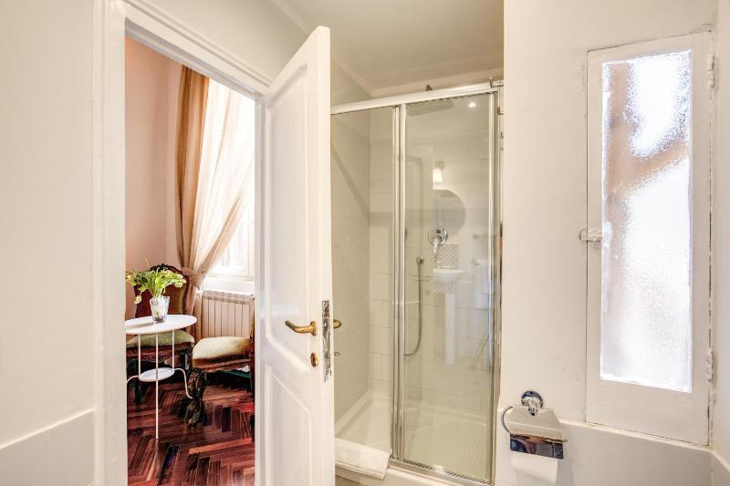 Exclusive Triple Room image 3