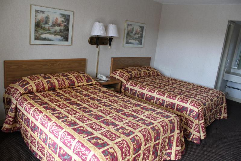 Double Room with Two Double Beds image 3