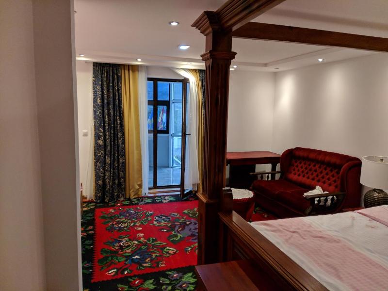 Deluxe Double Room with Balcony image 4